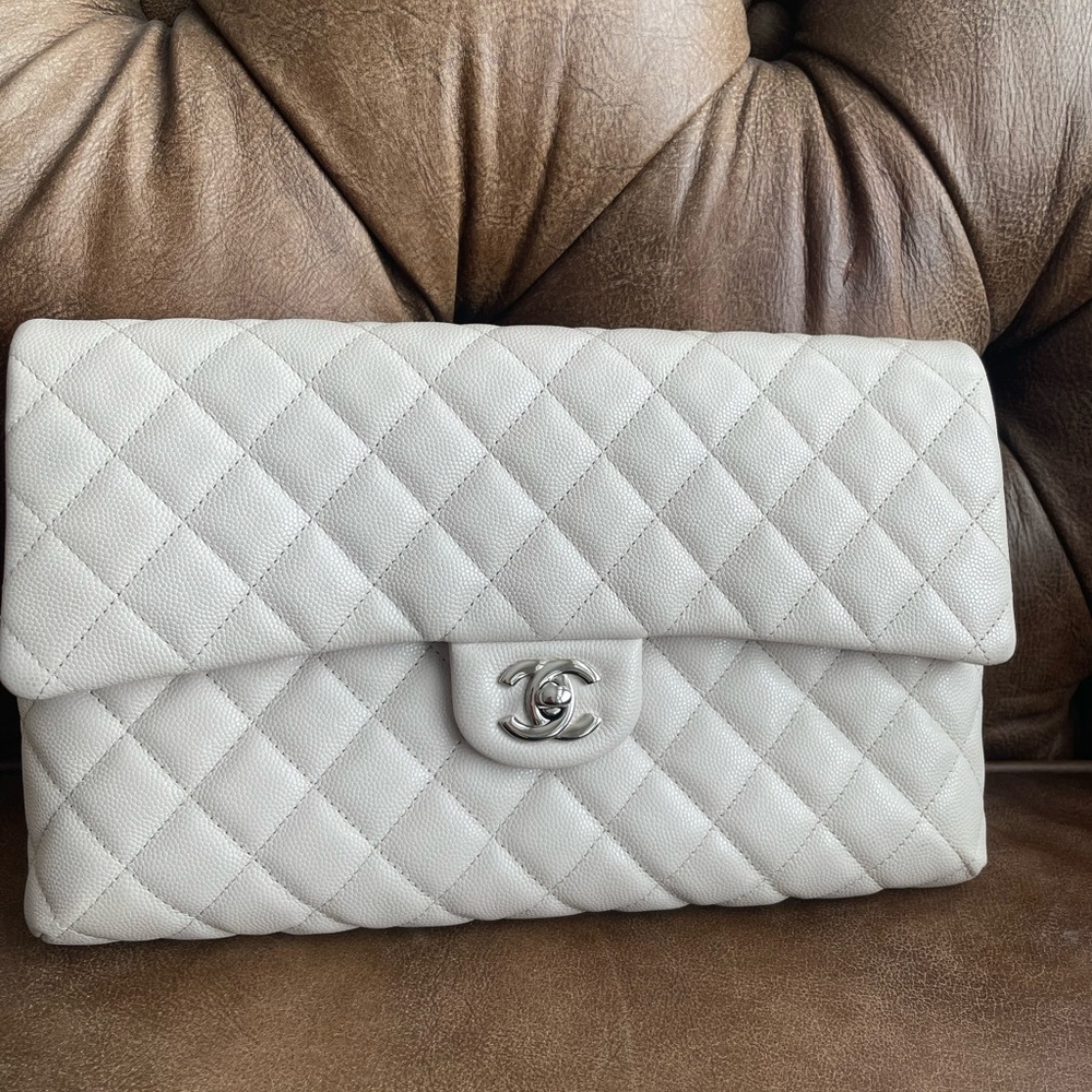 White CHANEL quilted caviar leather clutch